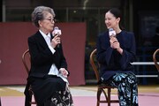 左から倍賞千恵子、蒼井優