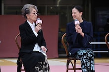 左から倍賞千恵子、蒼井優