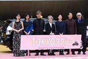 「TOKYOタクシー」タクシーイベントにて、左から中島瑠菜、優香、木村拓哉、倍賞千恵子、蒼井優、迫田孝也、山田洋次