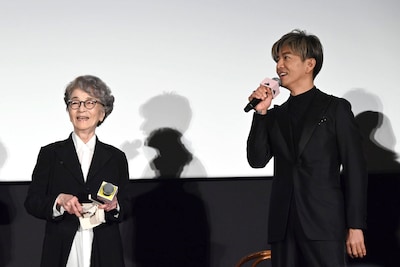 迫田孝也がボケるたび、うれしそうにツッコむ木村拓哉（右）
