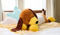 ディズニー公式オンラインストア「ハピリクファクトリー」スリンキー・ドッグ 140cm だきまくら（約高さ40×幅55×奥行き140cm / 税込2万2000円）