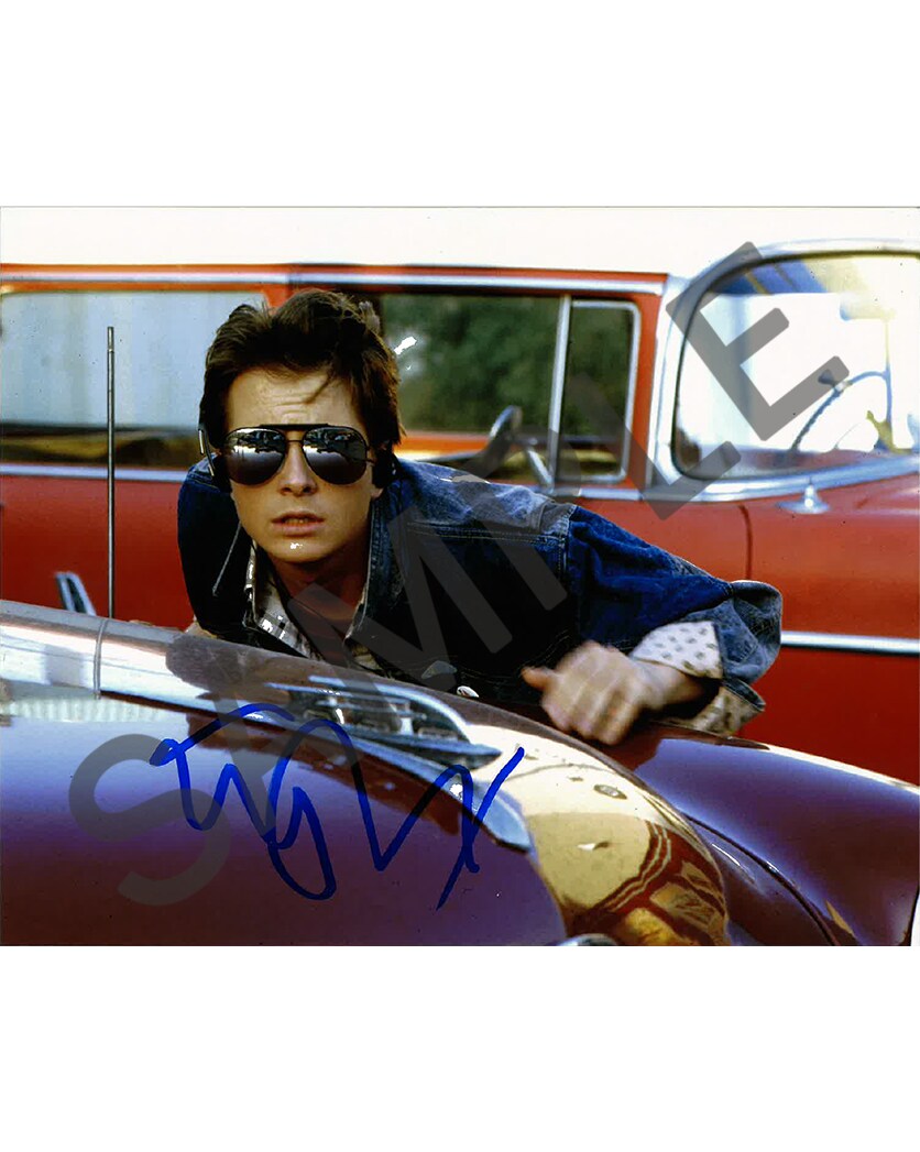 直筆サイン入り写真 TOKYO COMIC CON ミリーボビー ミリー・ボビー・ブラウン直筆サイン入り超大型写真…Millie Bobby