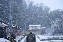 北村匠海と宮沢りえが寄り添う「しびれ」新ポスター解禁、ベルリンの街中にも掲出