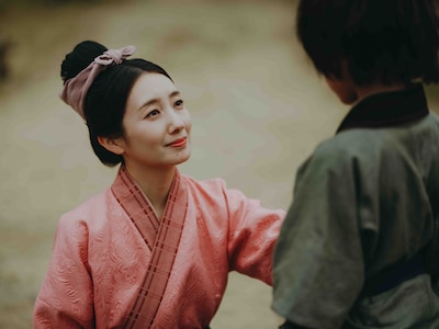 ドラマ「北方謙三 水滸伝」より、波瑠演じる済仁美