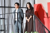 小栗旬（左）、ハン・ヒョジュ（右）がイベントに登場する様子