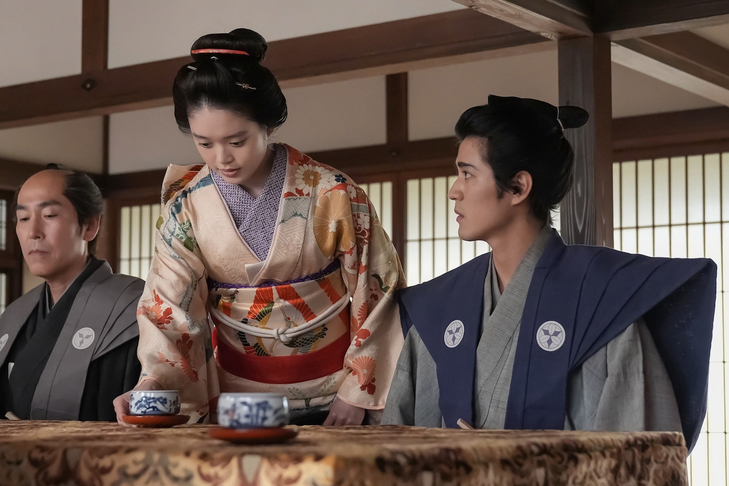 連続テレビ小説「ばけばけ」髙石あかり演じるトキ（左）と、寛一郎演じる銀二郎（右）