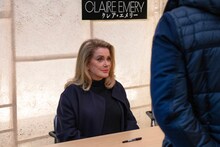 「SPIRIT WORLD -スピリットワールド-」場面写真。カトリーヌ・ドヌーヴ演じる主人公クレア