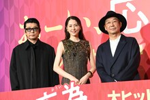 映画「おーい、応為」公開御礼舞台挨拶の様子。左から永瀬正敏、長澤まさみ、大森立嗣