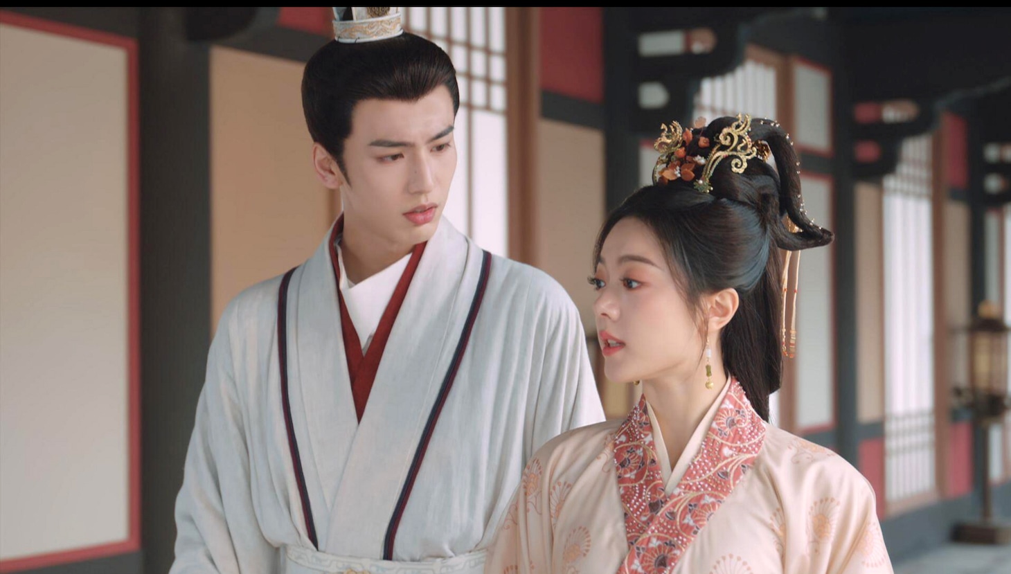 中国ドラマ「度華年 The Princess Royal」より、左から裴文宣と李蓉。当初は愛し合っていたものの、政治的立場の違いなどからいつしか対立を深め、憎しみ合うようになった