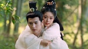 中国ドラマ「度華年 The Princess Royal」より、ジャン・リンホー(張凌赫)演じる裴文宣(前)とチャオ・ジンマイ(趙今麦)演じる李蓉(後方)