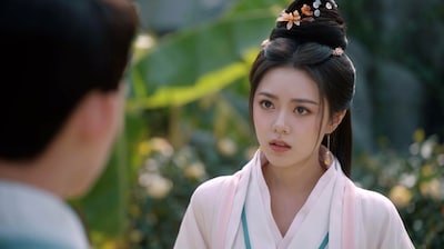 大夏王朝の公主・李蓉（リー・ロン）。演じるのは中国ドラマ「開端-RESET-」「ロマンスの降る街」などで知られるチャオ・ジンマイ（趙今麦）