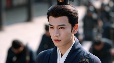 李蓉の夫・裴文宣。演じるのは中国ドラマ「四海重明～恋が光となる、その時まで～」「素敵な恋の咲かせかた」など、出演作が次々と日本上陸しているジャン・リンホー（張凌赫）。理系の名門・南京師範大学の学生だった彼は「探偵麗女～恋に落ちたシャーロック姫～」の主演に抜擢され、芸能界入りを果たした