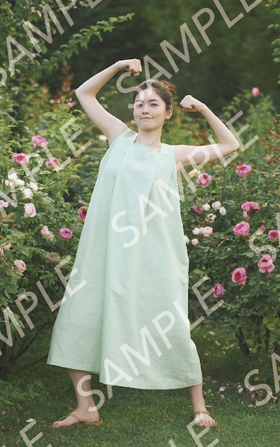 「小芝風花カレンダー2026『Flower』」TopCoat Online Shop」限定の購入特典・フォトカードのビジュアル（表面）