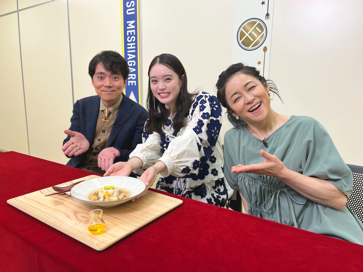 「激突メシあがれ～自作グルメ頂上決戦～」より、左から高瀬耕造 、髙石あかり、濱田マリ