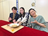 「激突メシあがれ~自作グルメ頂上決戦~」より、左から高瀬耕造 、髙石あかり、濱田マリ
