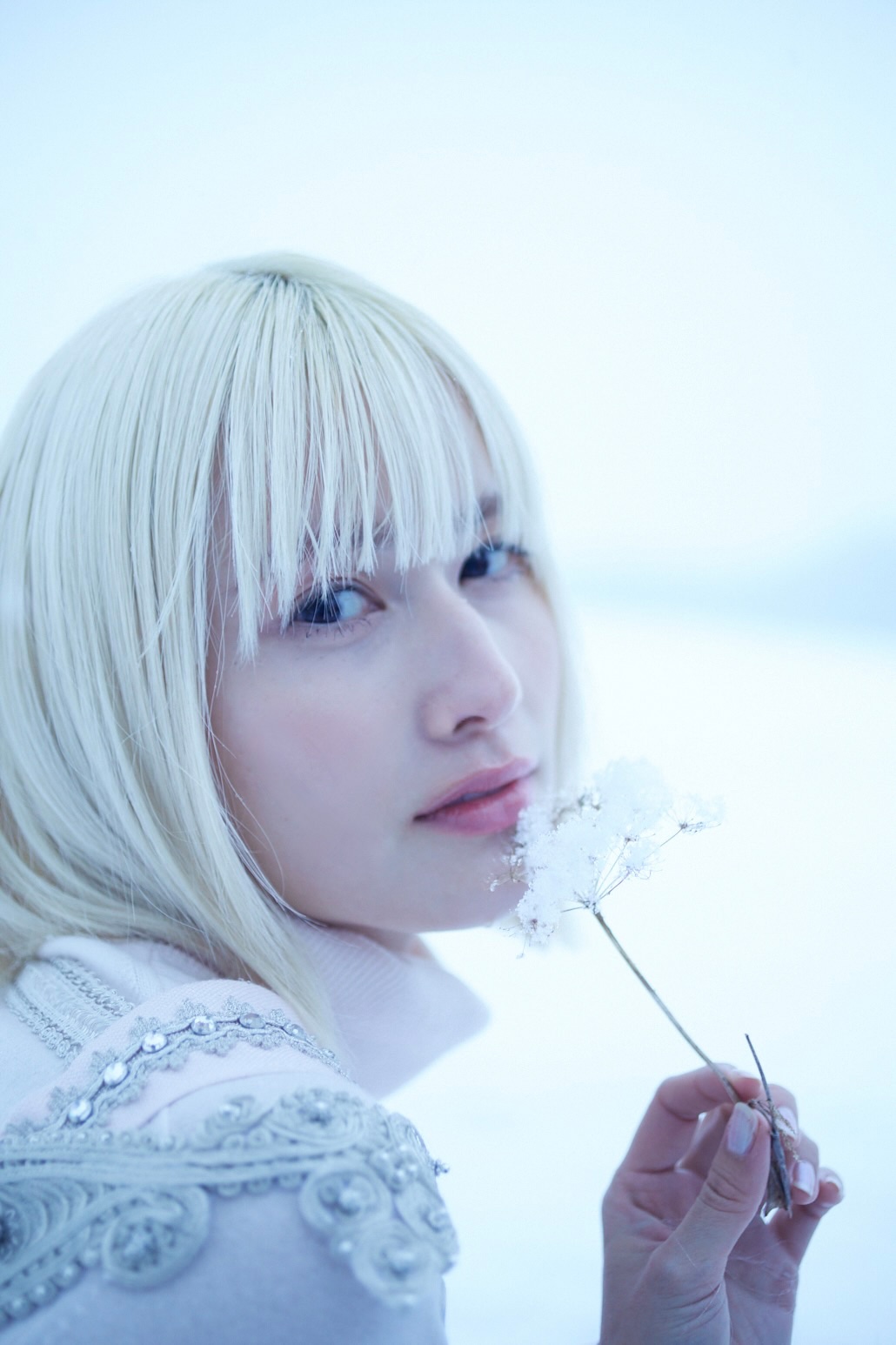 橋本愛、20代ラスト写真集で冬は金髪・夏は夜の海に飛び込む　書き下ろしエッセイも