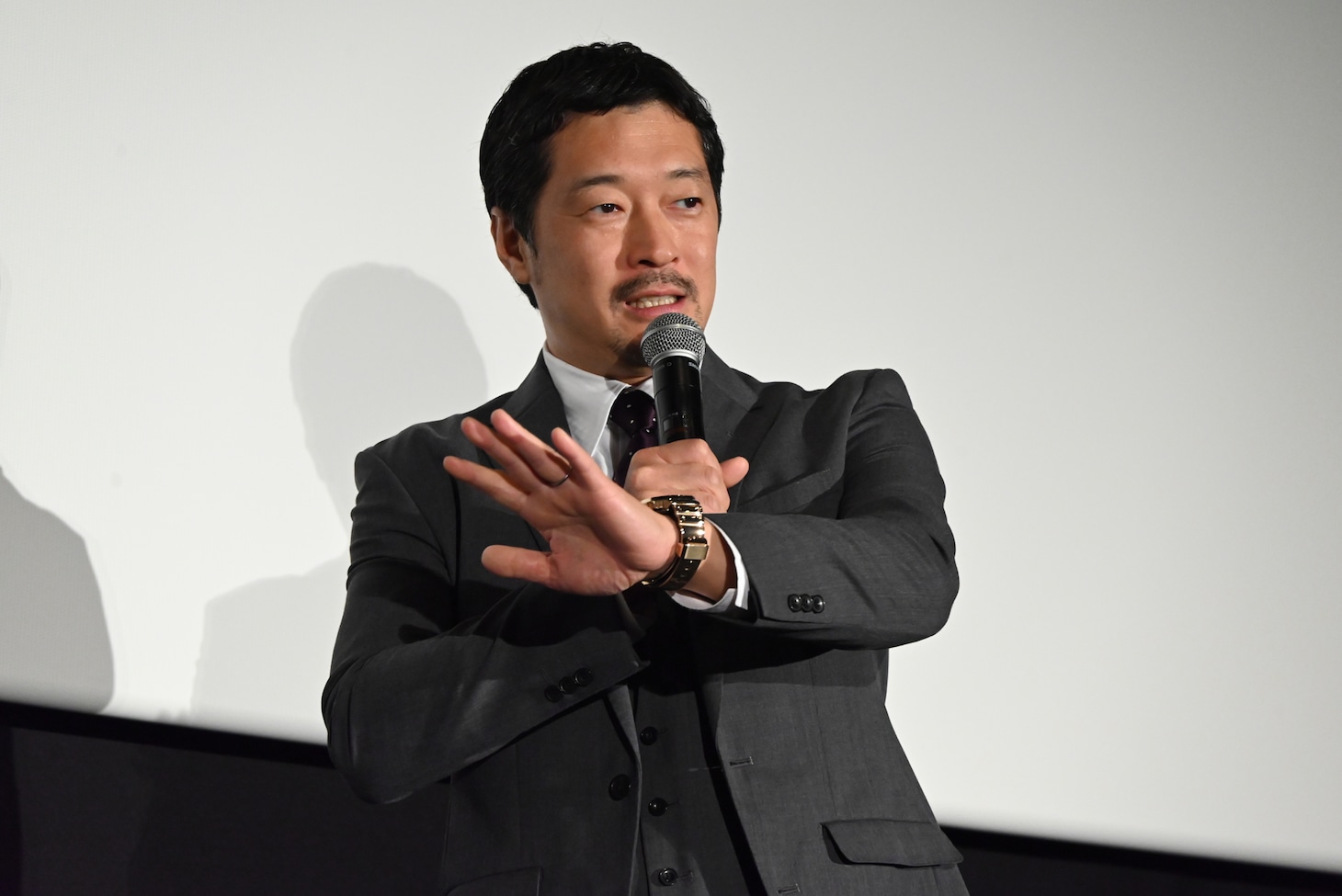 綾部真弥