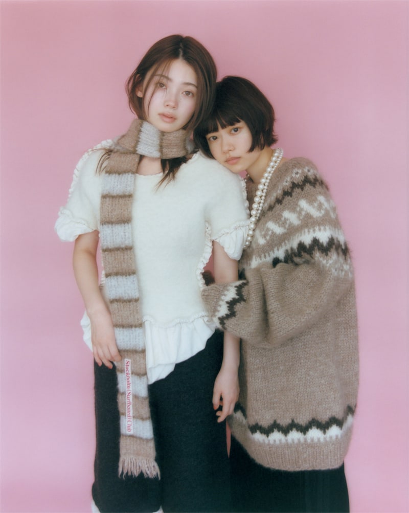 「装苑」2025年12月号より、左から南琴奈、杉咲花（撮影：ニコ・ペレズ）