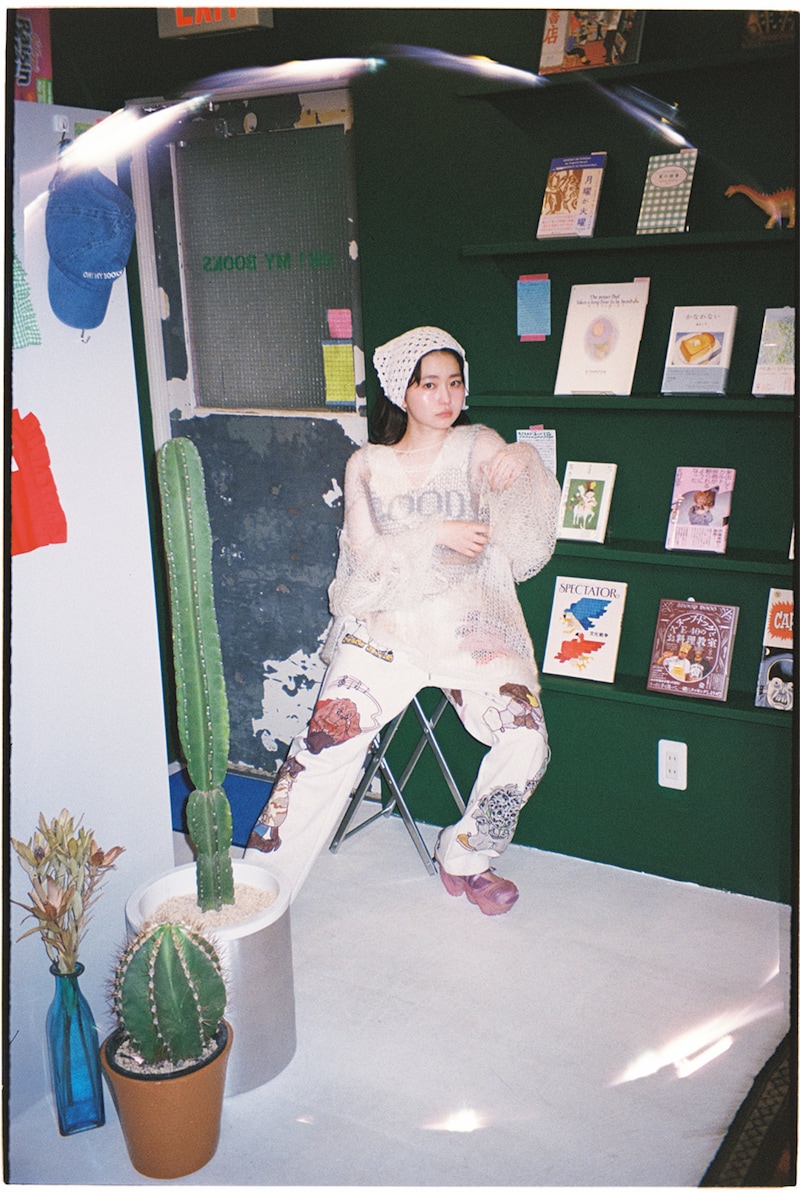 「装苑」2025年12月号より、山田杏奈（撮影：松岡一哲）