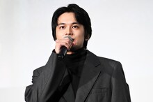 映画「愚か者の身分」公開記念舞台挨に登壇した北村匠海