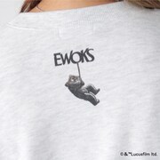 STARWARS/スウェットのバックネックにはイウォークの姿をプリント