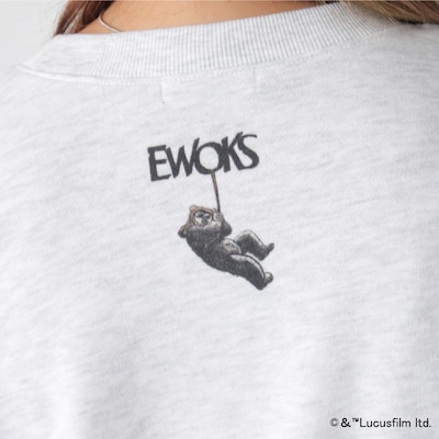 STARWARS/スウェットのバックネックにはイウォークの姿をプリント