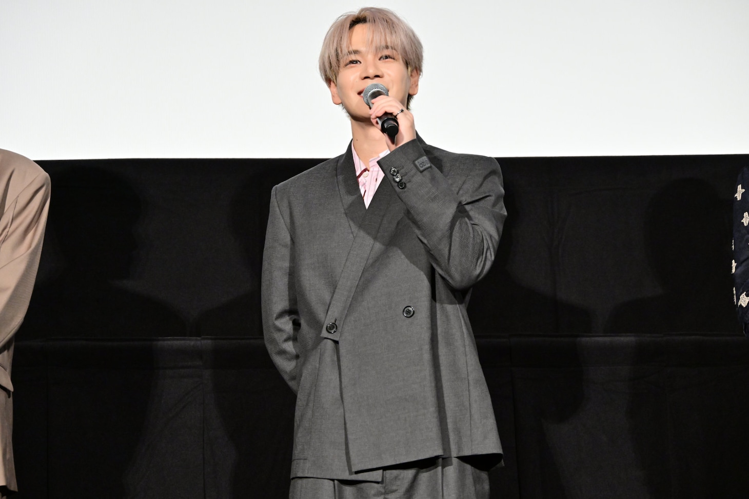 「富士山と、コーヒーと、しあわせの数式」公開記念舞台挨拶に登壇した豆原一成
