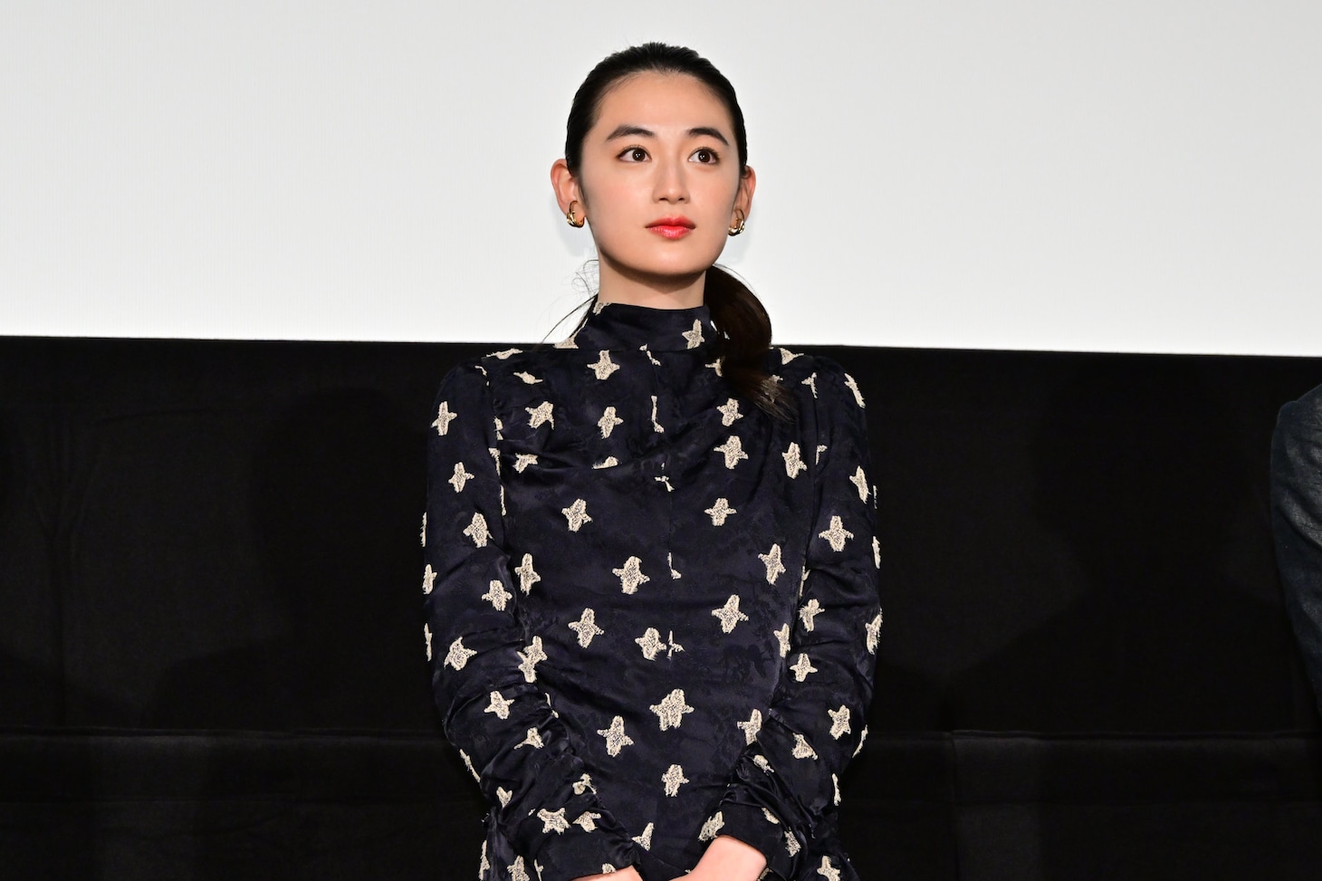 「富士山と、コーヒーと、しあわせの数式」公開記念舞台挨拶に登壇した八木莉可子