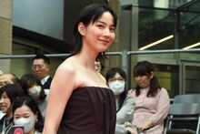 第38回東京国際映画祭のレッドカーペットイベントに参加したのん