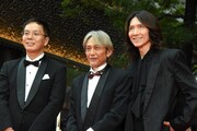 第38回東京国際映画祭のレッドカーペットイベントの様子。左からエリザベス宮地、ERO、吉井和哉
