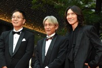 第38回東京国際映画祭のレッドカーペットイベントの様子。左からエリザベス宮地、ERO、吉井和哉