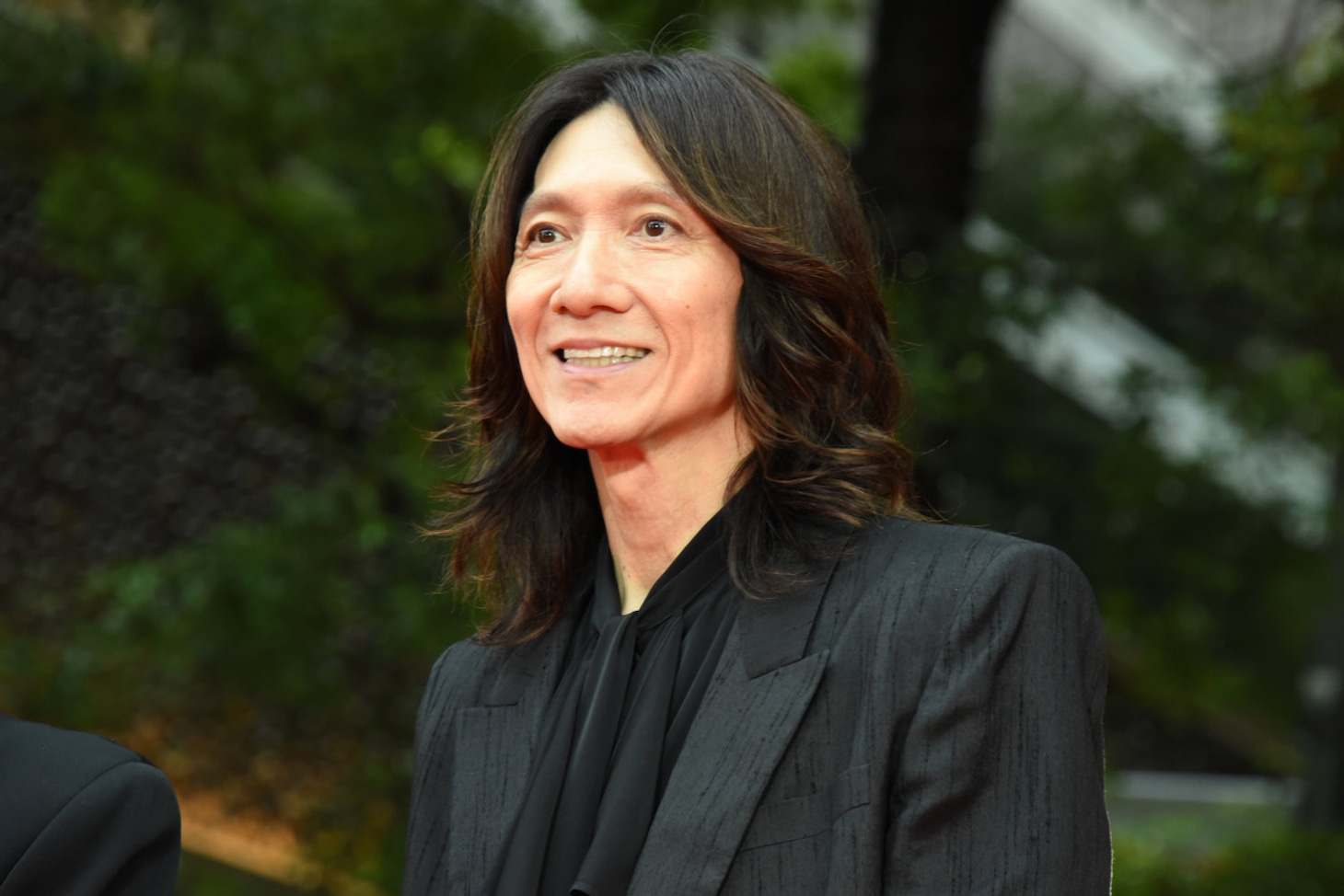 第38回東京国際映画祭のレッドカーペットイベントに参加した吉井和哉は「エリザベス宮地さんは懐に忍び込むのがうまいんです」「人間のリアルなドキュメンタリーになっているのでぜひご覧ください」と述べた