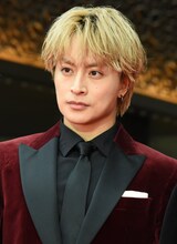 第38回東京国際映画祭のレッドカーペットイベントに参加した白濱亜嵐は「今回はグループが変わった瞬間を切り取っています。それぞれの葛藤や思いが映されていて、決して華々しいだけではありません」と作品を説明した