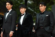 第38回東京国際映画祭のレッドカーペットイベントの様子。左から片寄涼太、佐野玲於、中務裕太