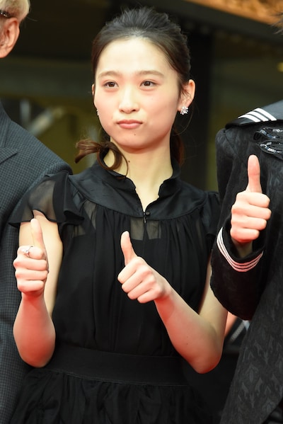 第38回東京国際映画祭のレッドカーペットイベントに参加した伊東蒼