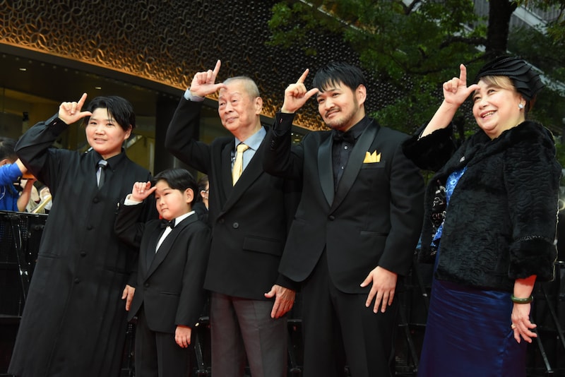 第38回東京国際映画祭のレッドカーペットイベントの様子。左から今井ミカ、人夢、顧玉山(グー・ユーシャン)、今井彰人