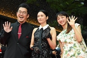 第38回東京国際映画祭のレッドカーペットイベントの様子。左から中野量太、柴咲コウ、満島ひかり