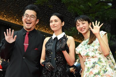 第38回東京国際映画祭のレッドカーペットイベントの様子。左から中野量太、柴咲コウ、満島ひかり
