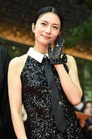 第38回東京国際映画祭のレッドカーペットイベントに参加した柴咲コウ