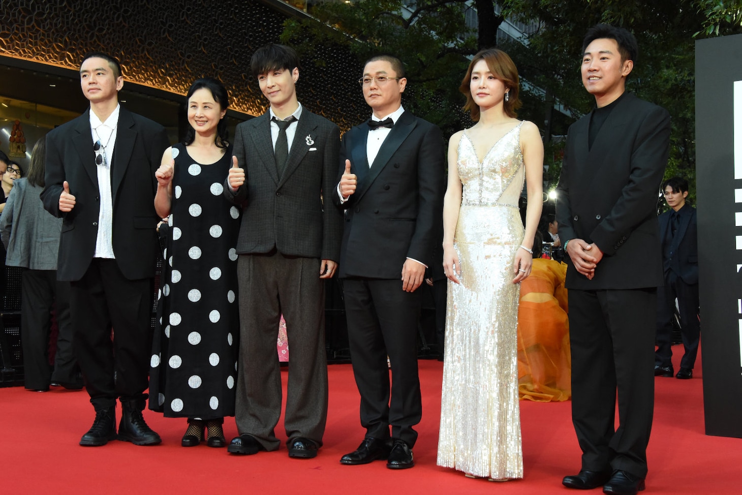 第38回東京国際映画祭のレッドカーペットイベントの様子。左から甘剣宇、耿忠、チャン・イーシン（張芸興）、シャオ・ヤン（肖央）、曾夢雪、夏雨