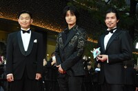 第38回東京国際映画祭のレッドカーペットイベントの様子。左から髙橋渉、佐野晶哉、柿澤勇人