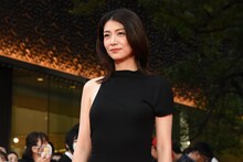 第38回東京国際映画祭のレッドカーペットイベントに参加した瀧内公美