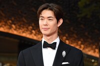 第38回東京国際映画祭のレッドカーペットイベントに参加した宮沢氷魚