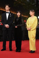 第38回東京国際映画祭のレッドカーペットイベントの様子。左から宮沢氷魚、岸井ゆきの、天野千尋