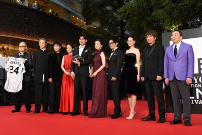 第38回東京国際映画祭のレッドカーペットイベントの様子。秋山純、加藤雅也、草川拓弥、伊原六花、松谷鷹也、鈴木京香、高橋克典、山崎紘菜、上地雄輔、見城徹
