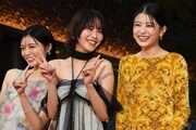 第38回東京国際映画祭のレッドカーペットイベントの様子。左から吉田美月喜、南沙良、出口夏希