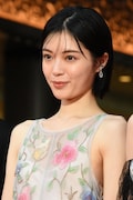 第38回東京国際映画祭のレッドカーペットイベントに参加した吉田美月喜
