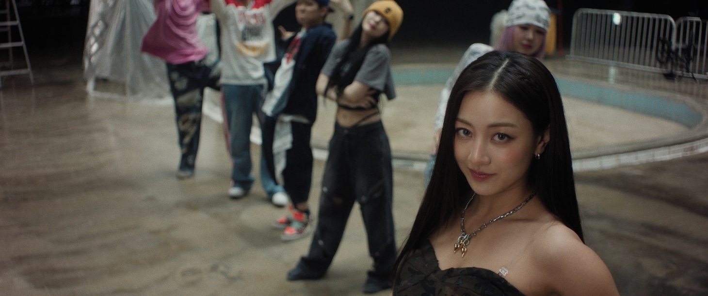 「ONE IN A MILL10N」シーンカット