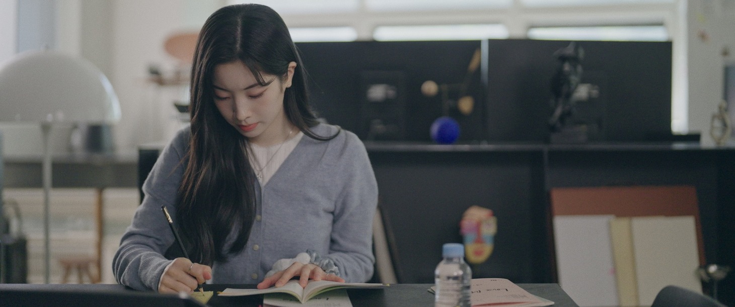 「ONE IN A MILL10N」シーンカット