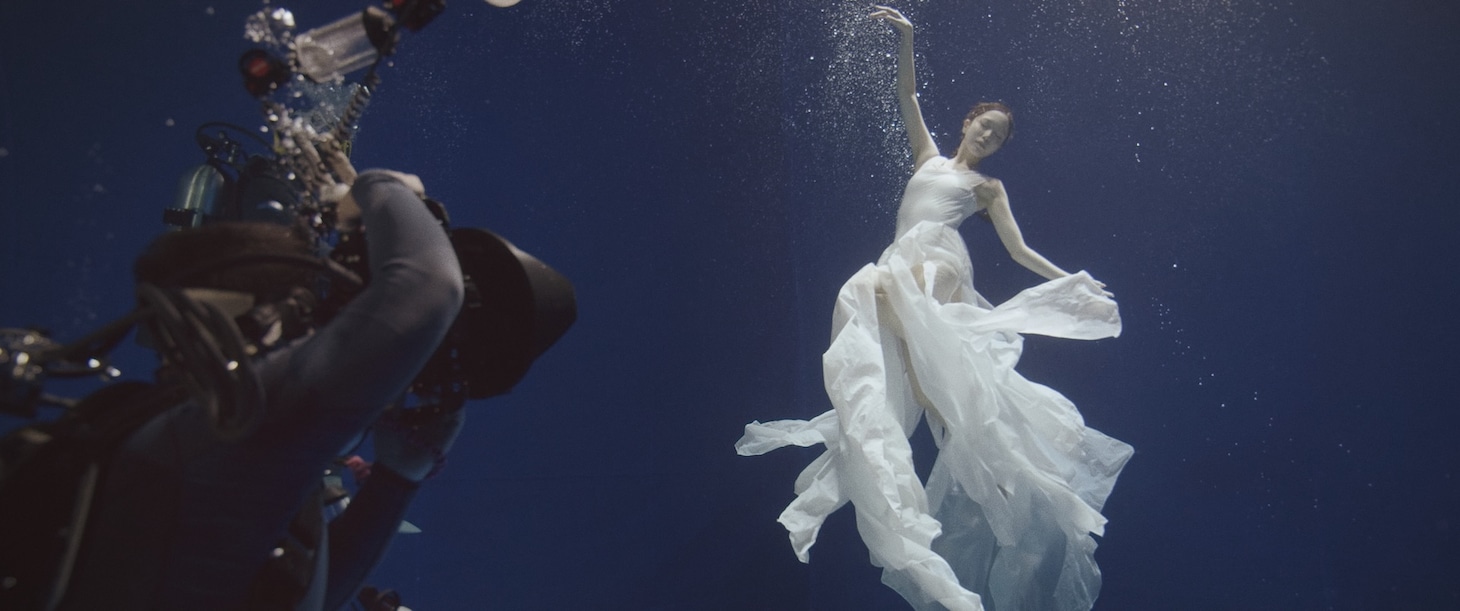 「ONE IN A MILL10N」シーンカット